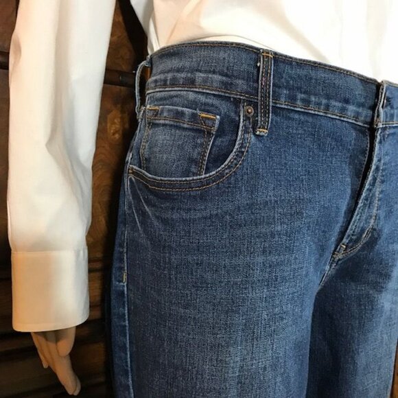 Old Navy Original Mid Rise Medium Wash Straight Leg Stretch Jean - Picture 6 of 10